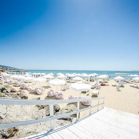 Üdülőközpont Premier Cuisine - Full Board 4*