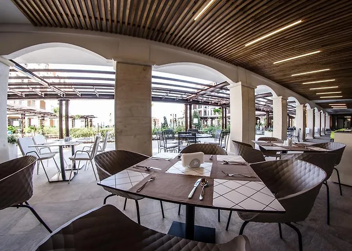 Premier Cuisine - Full Board 4*