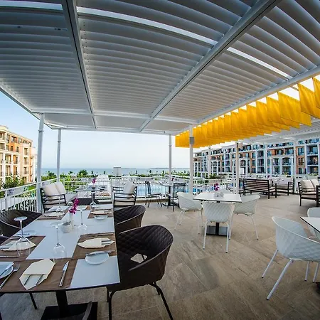 Premier Cuisine - Full Board Napospart