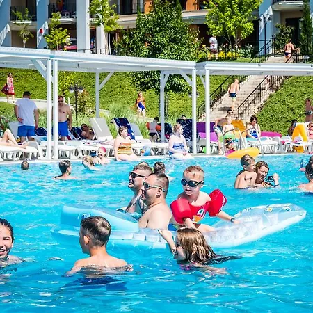 Premier Cuisine - Full Board 4* Napospart