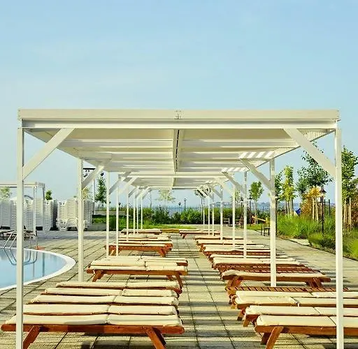 普瑞米尔堡美食全膳食度假村